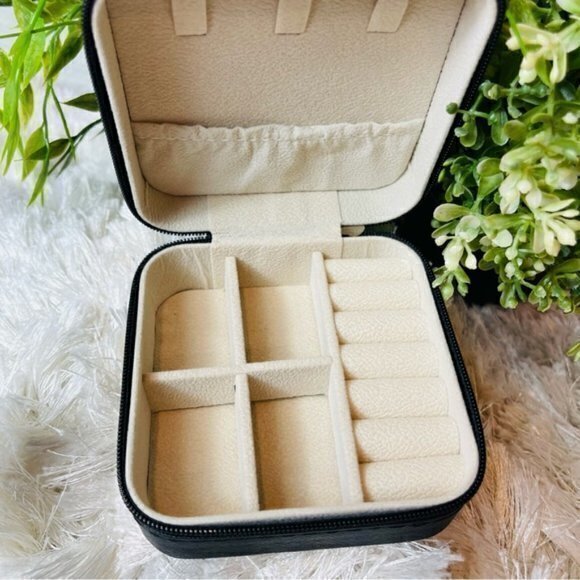 💖 Travel Jewelry Box Organizer Display Portable convenient‎ Case Color Bl… - Picture 7 of 10